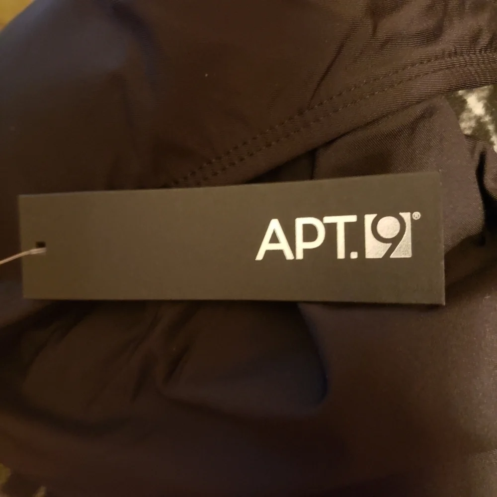 Apt. 9 black bottom cut